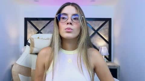 Mia online show from July 27, 2026, 7:21 pm