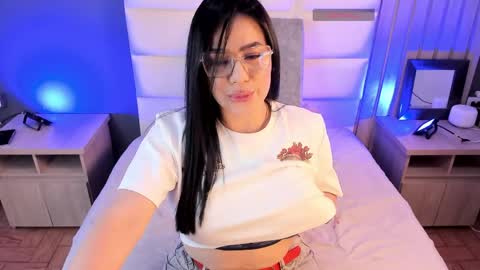 Mia online show from April 6, 2026, 8:10 pm