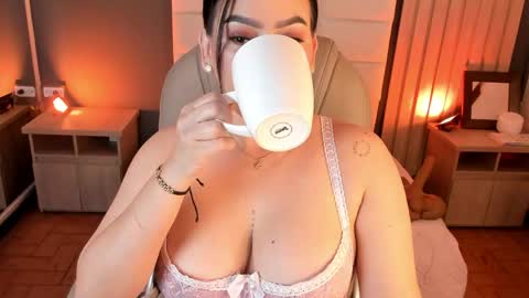 Mia online show from June 2, 2026, 6:54 pm