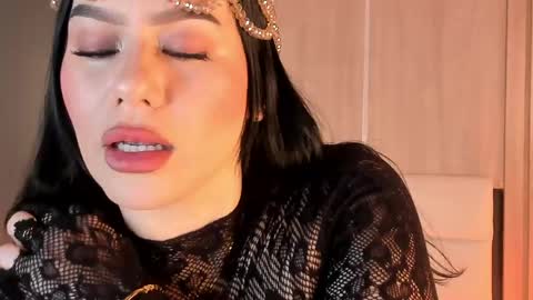 Mia online show from June 4, 2026, 10:27 pm