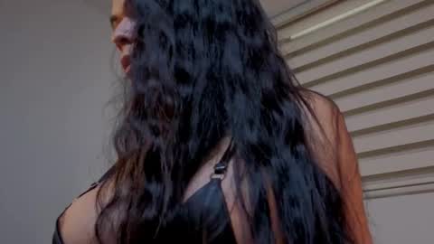 Snapshot of miavero chatting on September 19, 2025, 6:41 pm Mia online show from September 19, 2025, 6:41 pm