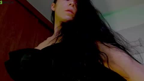 Snapshot of miavero chatting on October 15, 2025, 12:49 pm Mia online show from October 15, 2025, 12:49 pm