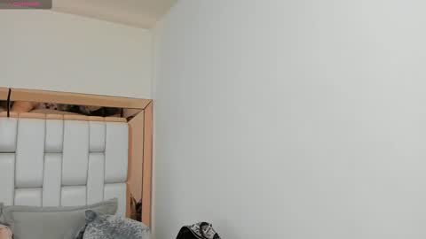 Mia Villalobos online show from March 1, 2025, 12:45 pm