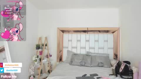 Mia Villalobos online show from September 22, 2025, 5:42 am