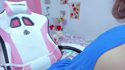 Snapshot of miavolkova_ chatting on January 17, 2025, 5:42 am Chloe online show from January 17, 2025, 5:42 am