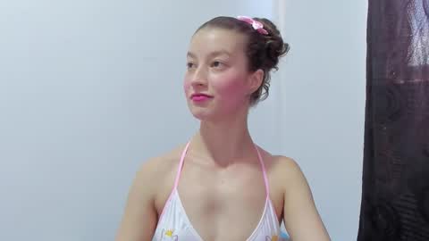 Snapshot of miavolkova_ chatting on September 23, 2025, 5:27 pm Chloe online show from September 23, 2025, 5:27 pm