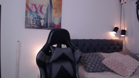 Mia Wilson online show from November 24, 2025, 5:40 am