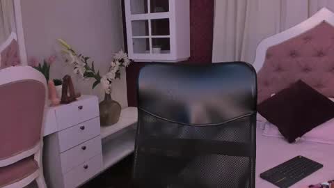 Mia online show from March 7, 2025, 6:35 am