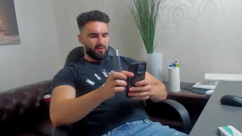 Snapshot of micahlane chatting on October 25, 2025, 4:31 am MicahLane online show from October 25, 2025, 4:31 am