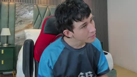 Snapshot of michaeel_blue chatting on September 12, 2025, 2:39 pm Michael online show from September 12, 2025, 2:39 pm