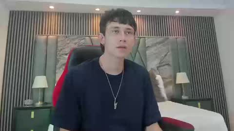 Snapshot of michaeel_blue chatting on September 19, 2025, 8:42 pm Michael online show from September 19, 2025, 8:42 pm