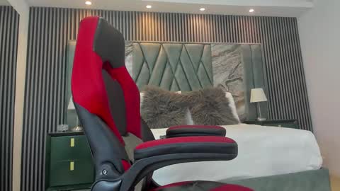 Snapshot of michaeel_blue chatting on September 20, 2025, 12:28 pm Michael online show from September 20, 2025, 12:28 pm