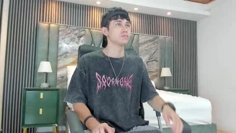 Snapshot of michaeel_blue chatting on September 28, 2025, 1:16 pm Michael online show from September 28, 2025, 1:16 pm