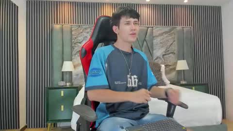 Snapshot of michaeel_blue chatting on October 3, 2025, 7:44 pm Michael online show from October 3, 2025, 7:44 pm