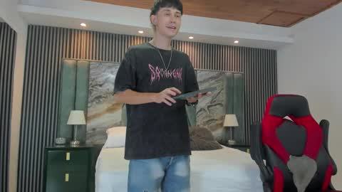 Snapshot of michaeel_blue chatting on October 9, 2025, 9:13 pm Michael online show from October 9, 2025, 9:13 pm