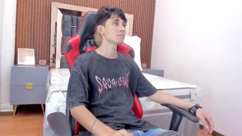 Snapshot of michaeel_blue chatting on November 1, 2025, 9:06 pm Michael online show from November 1, 2025, 9:06 pm