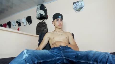 Snapshot of michael_boy88_ chatting on January 28, 2025, 8:26 pm Michael Boy online show from January 28, 2025, 8:26 pm