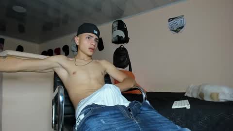 Snapshot of michael_boy88_ chatting on January 28, 2025, 11:28 pm Michael Boy online show from January 28, 2025, 11:28 pm