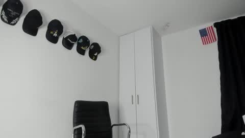 Snapshot of michael_boy88_ chatting on February 28, 2025, 6:10 am Michael Boy online show from February 28, 2025, 6:10 am