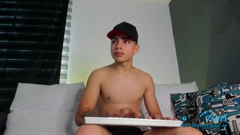 Snapshot of michael_boy88_ chatting on October 17, 2025, 8:33 pm Michael Boy online show from October 17, 2025, 8:33 pm