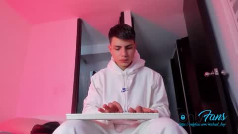 Snapshot of michael_boy88_ chatting on October 31, 2025, 8:21 pm Michael Boy online show from October 31, 2025, 8:21 pm