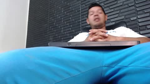 Snapshot of michael_daviss1 chatting on December 17, 2024, 2:44 pm Michael Daviss online show from December 17, 2024, 2:44 pm