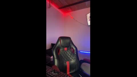 michael independent model  online show from February 23, 2025, 9:59 pm