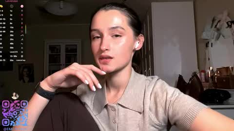 Snapshot of michael_pors chatting on February 13, 2026, 3:30 pm Emily online show from February 13, 2026, 3:30 pm