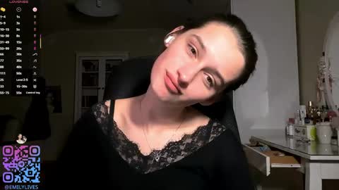 Snapshot of michael_pors chatting on April 19, 2026, 6:10 pm Emily online show from April 19, 2026, 6:10 pm