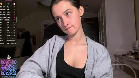 Snapshot of michael_pors chatting on April 24, 2026, 6:10 pm Emily online show from April 24, 2026, 6:10 pm