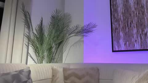 Michael Salens independent model online show from March 8, 2025, 10:22 am