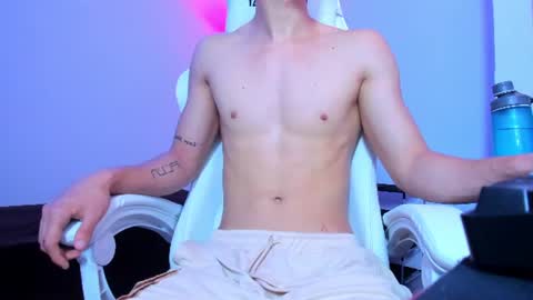 Snapshot of michael_twink18 chatting on July 22, 2026, 2:31 pm Michael online show from July 22, 2026, 2:31 pm