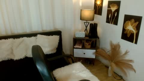 michaelagoddess online show from April 8, 2026, 8:47 am