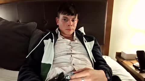 michaeltwinkboy online show from May 19, 2026, 4:19 am