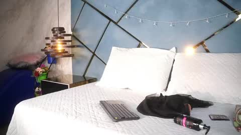 michell_starrr online show from May 19, 2026, 3:13 am