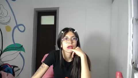 Snapshot of michelle_low373138 chatting on March 9, 2025, 11:25 am Michelle low online show from March 9, 2025, 11:25 am