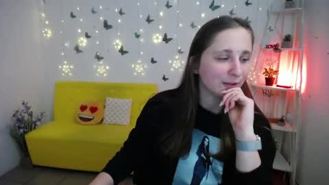 Snapshot of michellee11 chatting on April 28, 2026, 11:37 am Michel online show from April 28, 2026, 11:37 am