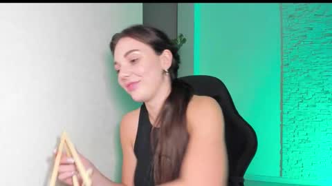 Snapshot of michelliibeautiful chatting on November 1, 2025, 4:09 pm Michellee online show from November 1, 2025, 4:09 pm