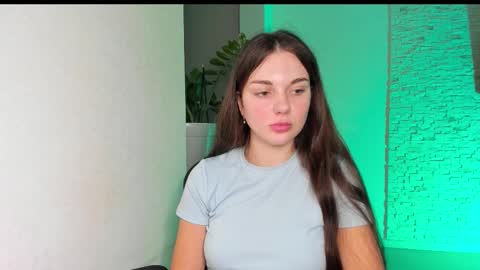 Snapshot of michelliibeautiful chatting on November 4, 2025, 5:56 pm Michellee online show from November 4, 2025, 5:56 pm