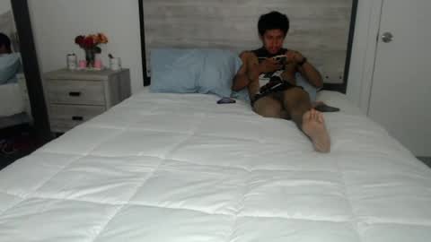 mickeynhayzel online show from May 5, 2026, 11:29 am