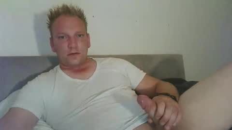 Snapshot of mickkxl chatting on September 29, 2025, 11:15 am mickkxl online show from September 29, 2025, 11:15 am