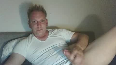 Snapshot of mickkxl chatting on October 2, 2025, 7:54 pm mickkxl online show from October 2, 2025, 7:54 pm