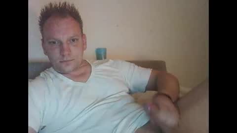 Snapshot of mickkxl chatting on December 15, 2025, 11:47 am mickkxl online show from December 15, 2025, 11:47 am