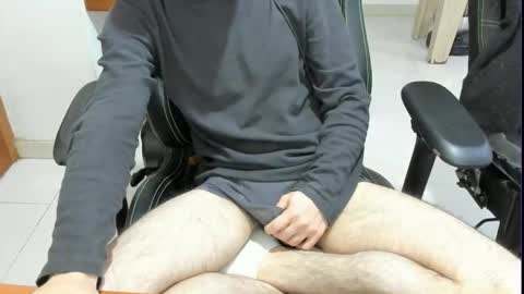 Snapshot of microfama00 chatting on May 1, 2026, 10:47 pm microfama00 online show from May 1, 2026, 10:47 pm