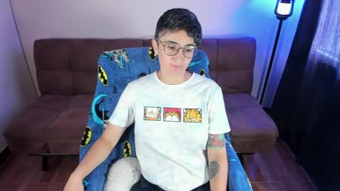 Snapshot of midnight07_ chatting on June 2, 2026, 3:25 pm Blue online show from June 2, 2026, 3:25 pm