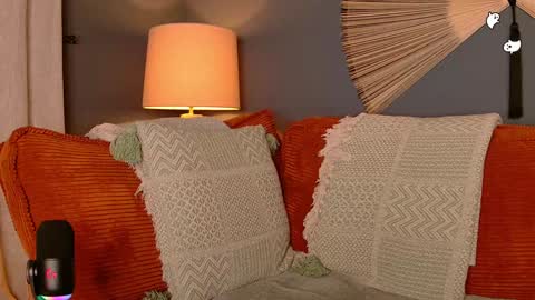 Snapshot of midnight__muse chatting on January 17, 2025, 5:00 am Rain online show from January 17, 2025, 5:00 am