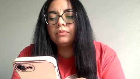 Snapshot of midnightbruja111 chatting on April 8, 2026, 5:02 pm midnightbruja111 online show from April 8, 2026, 5:02 pm