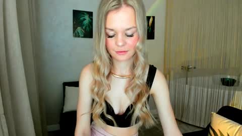 Snapshot of midnighteaura chatting on April 25, 2026, 4:26 am midnighteaura online show from April 25, 2026, 4:26 am