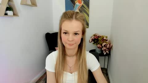 Snapshot of midnighteaura chatting on May 19, 2026, 12:11 pm midnighteaura online show from May 19, 2026, 12:11 pm