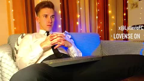 Snapshot of midnighter__ chatting on December 19, 2025, 7:10 pm Alexey or just Alex online show from December 19, 2025, 7:10 pm